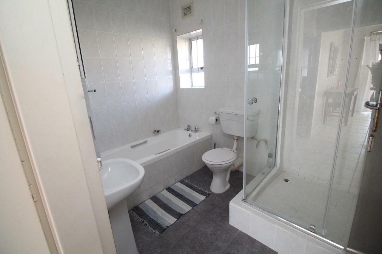 Dolphin View Apartment Margate Bagian luar foto